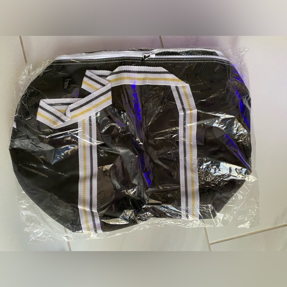 VGK / FIESTA HOTEL Duffle Bag : Brand New but no tags - Picture 7 of 8